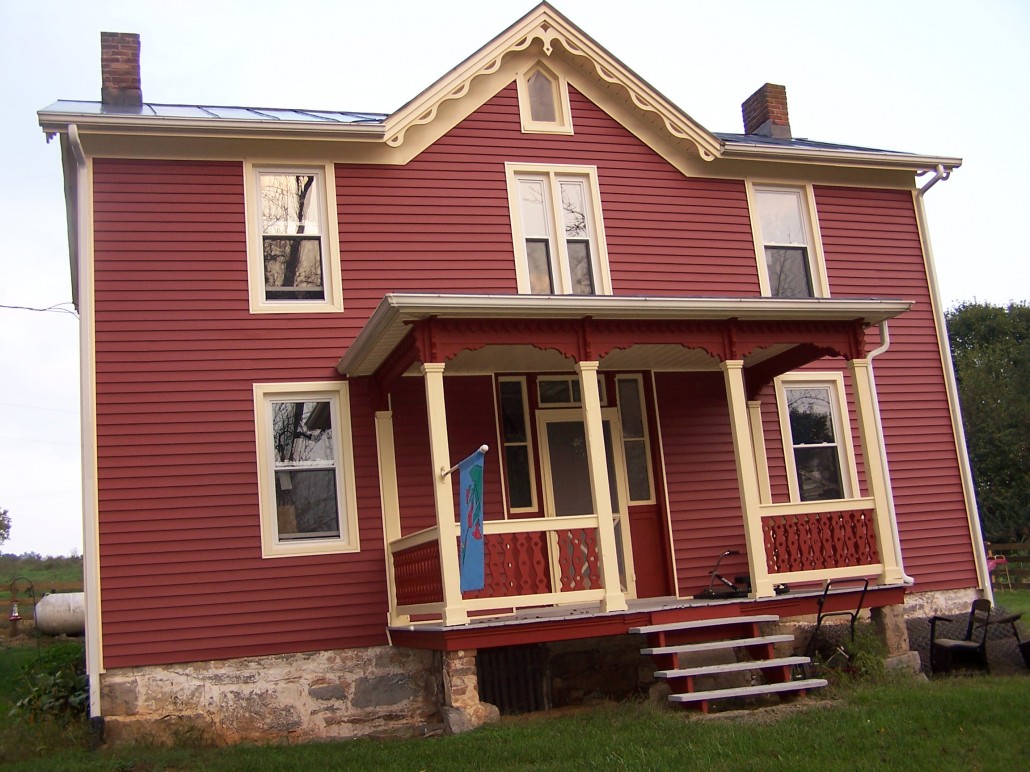 Какой краской покрасить старый деревянный дом